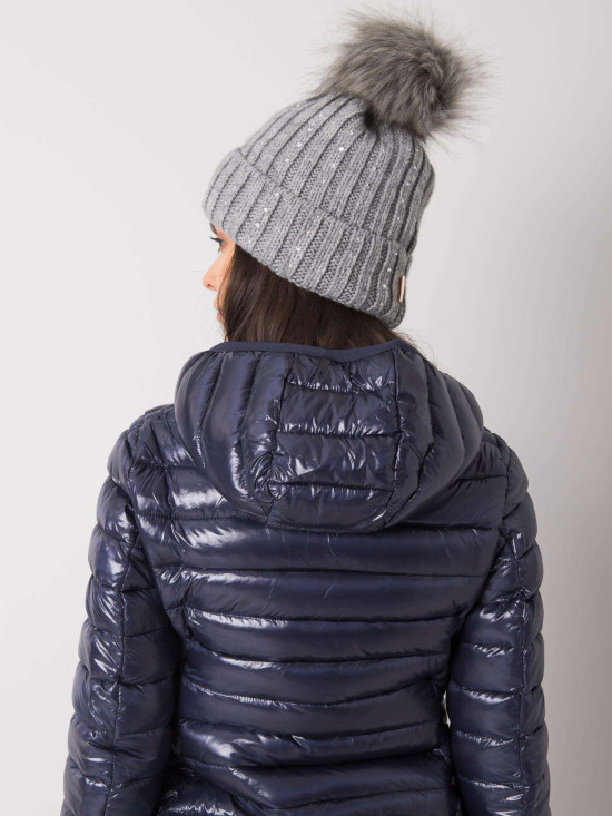 Grau gefütterte Mütze mit Applikationen