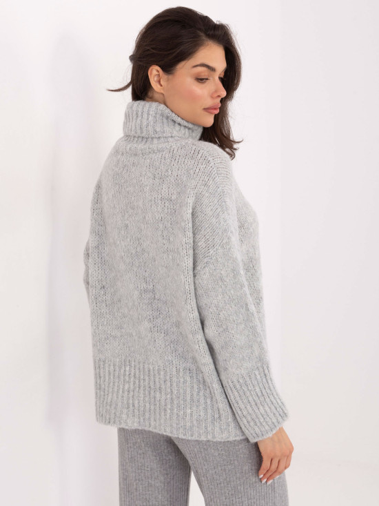 Grauer Rollkragenpullover mit glattem Muster