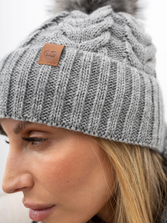 Winterset mit grauem Pompon