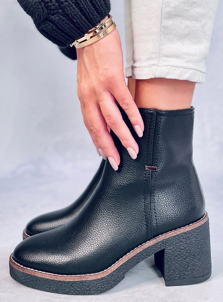 Stiefel mit Gummiabsatz Schwarz