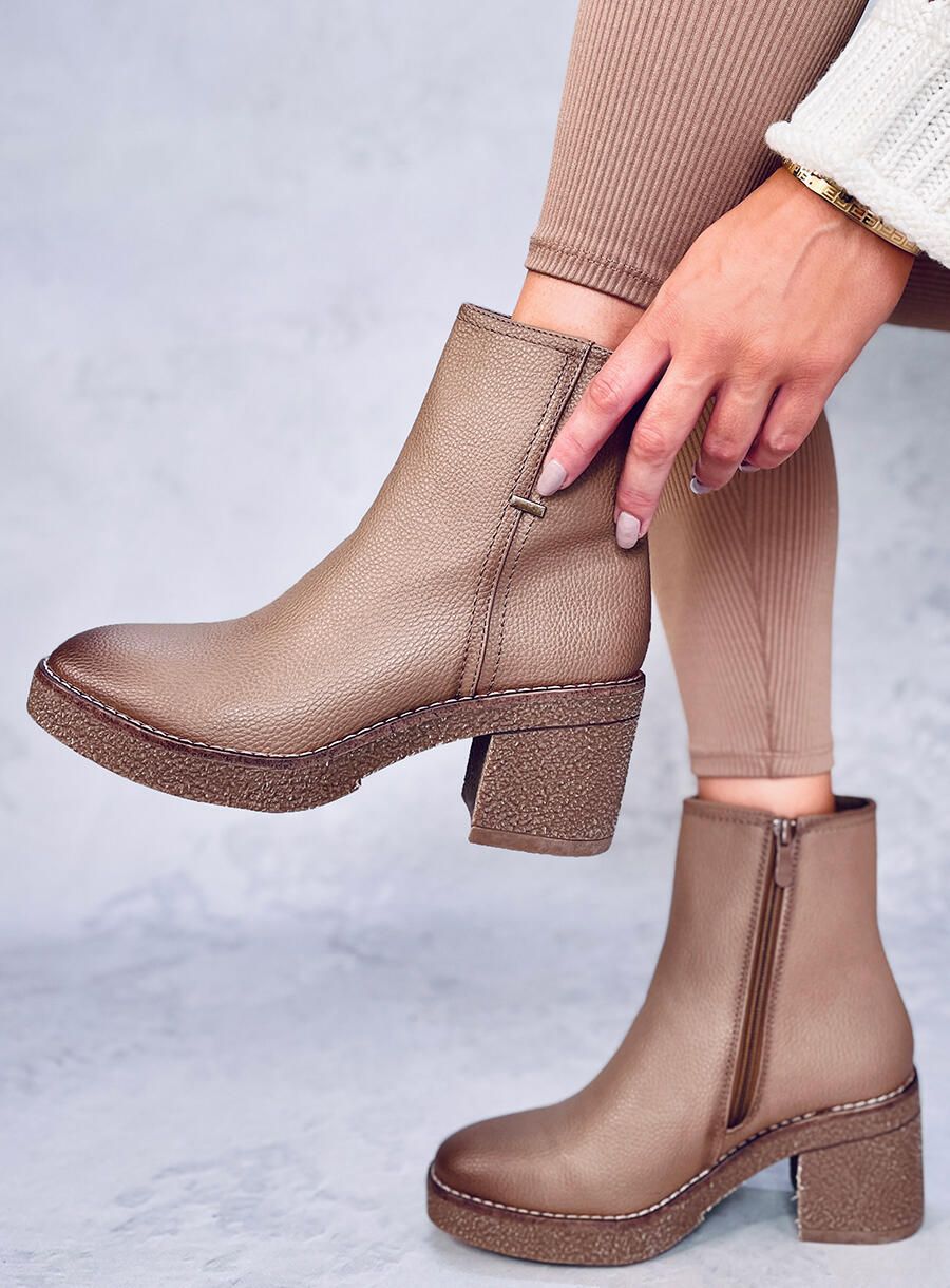 Stiefel mit Gummiabsatz Braun