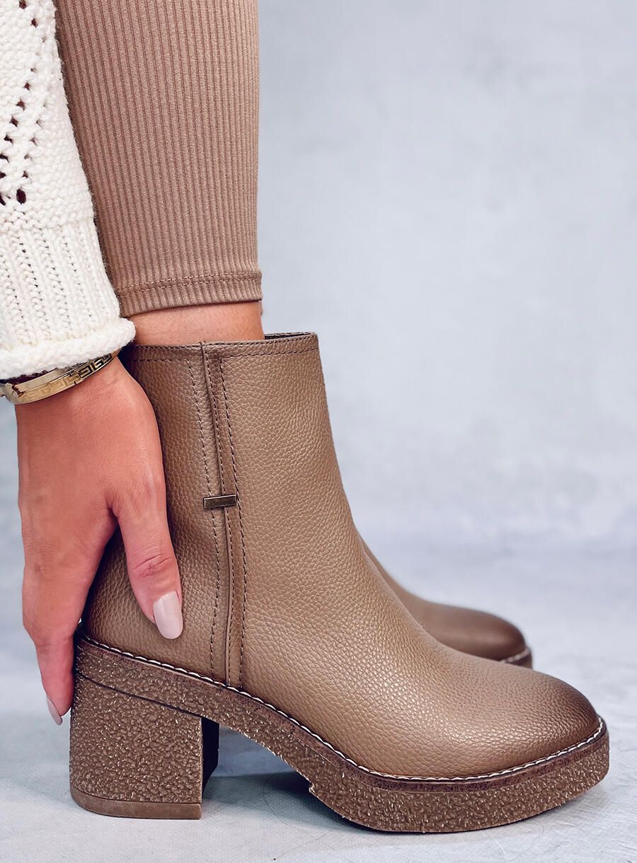 Stiefel mit Gummiabsatz Braun