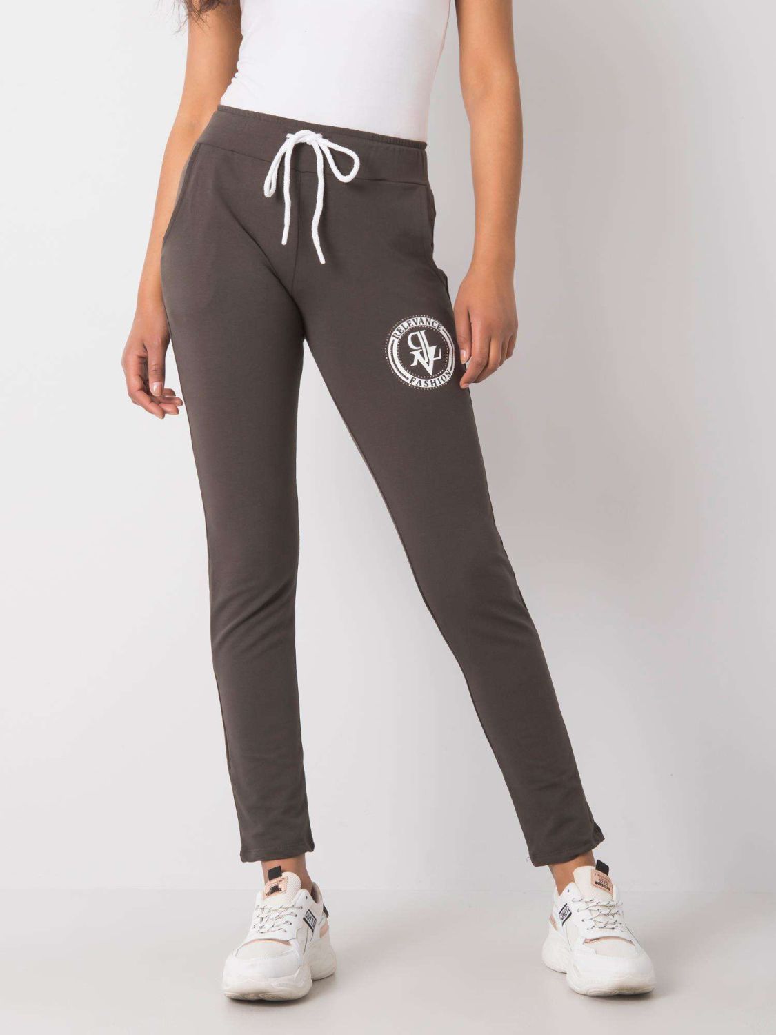 Dunkelkhaki Jogginghose mit Applikation