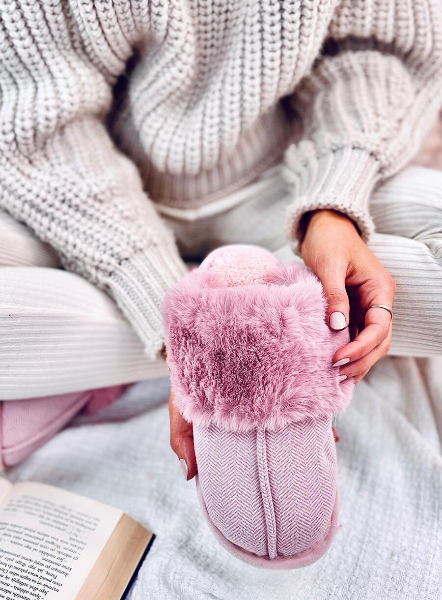 Hausschuhe mit Fischgrätenmuster Rosa