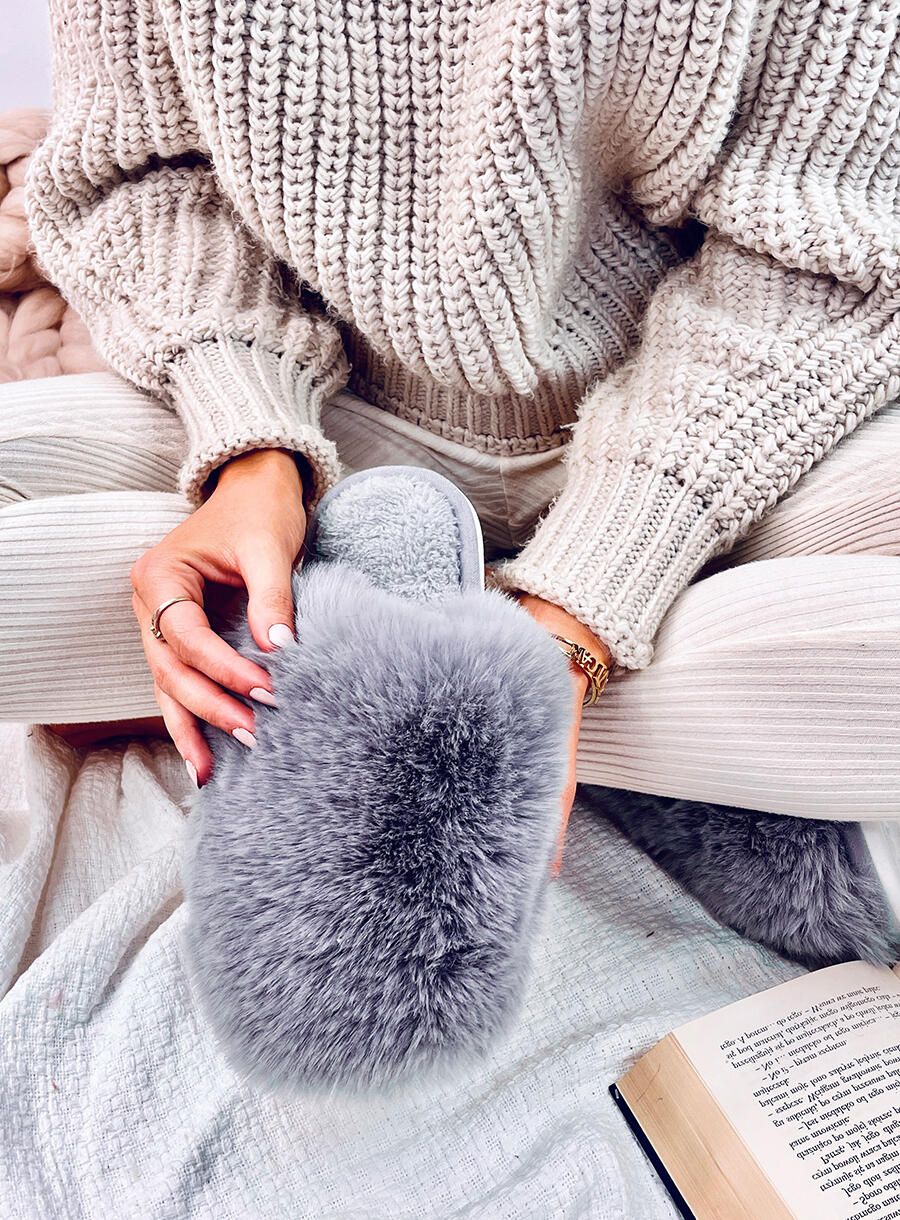 Hausschuhe mit Kunstfell in Grau