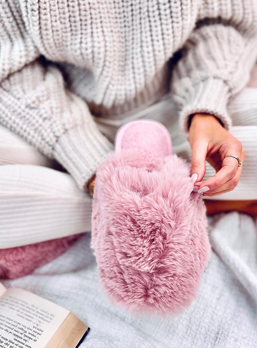 Hausschuhe mit Kunstfell in Rosa