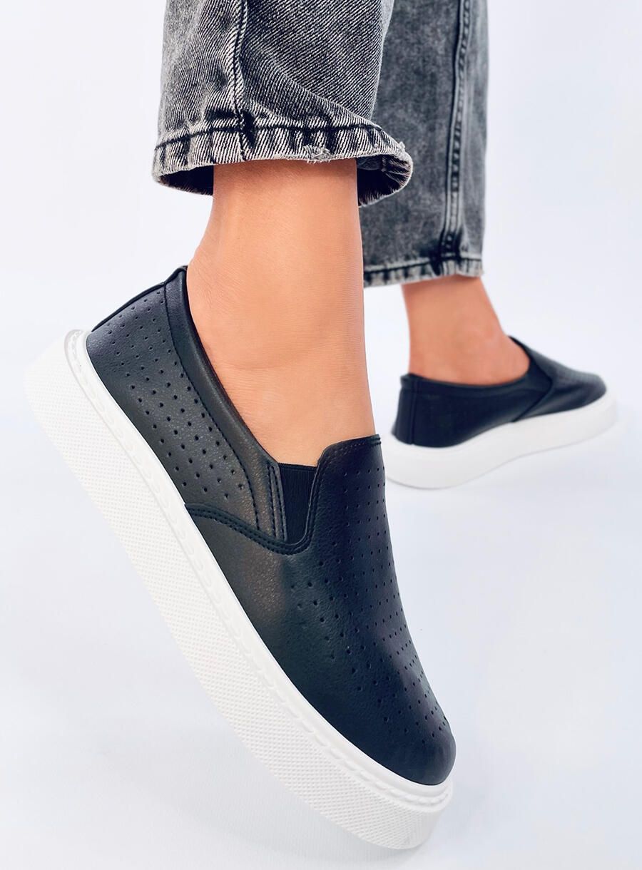 Perforierte Slip-On-Sneaker Schwarz