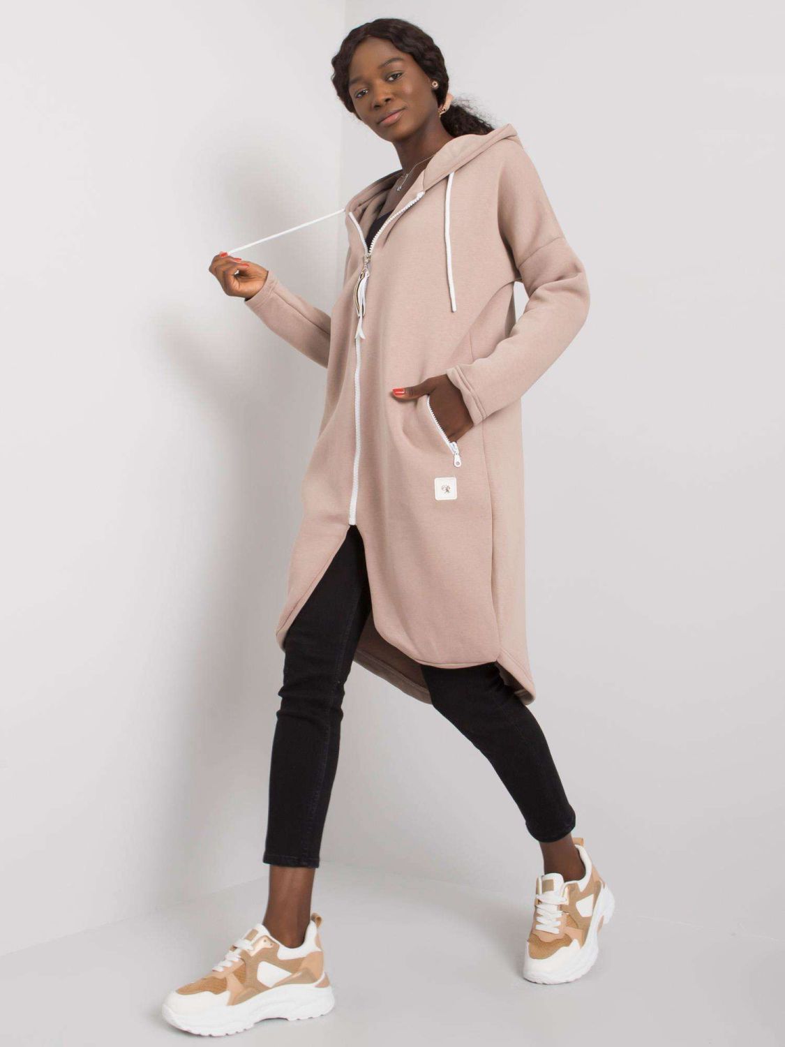 Lange beige Kapuzenjacke