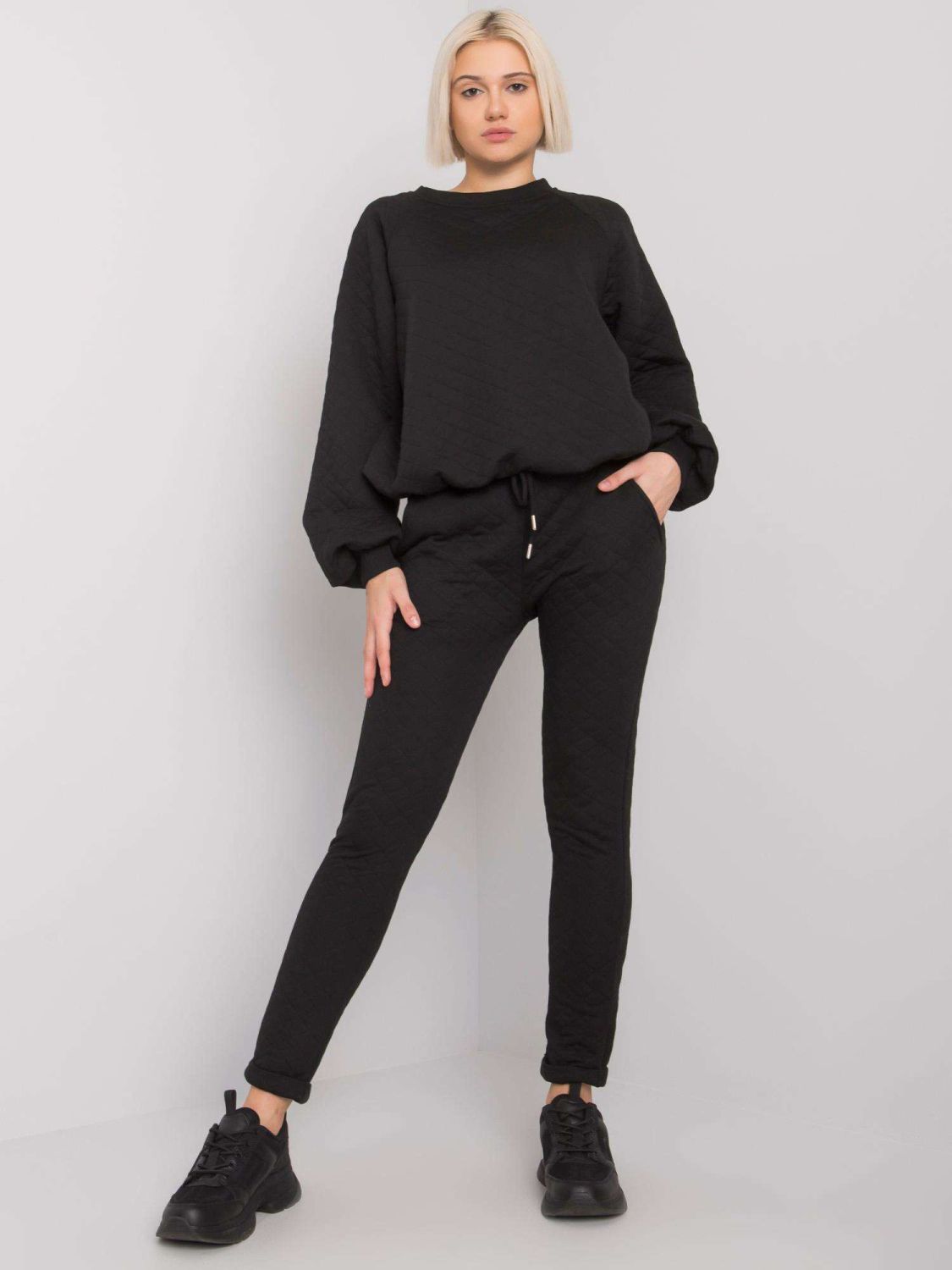 Stylisches schwarzes Set