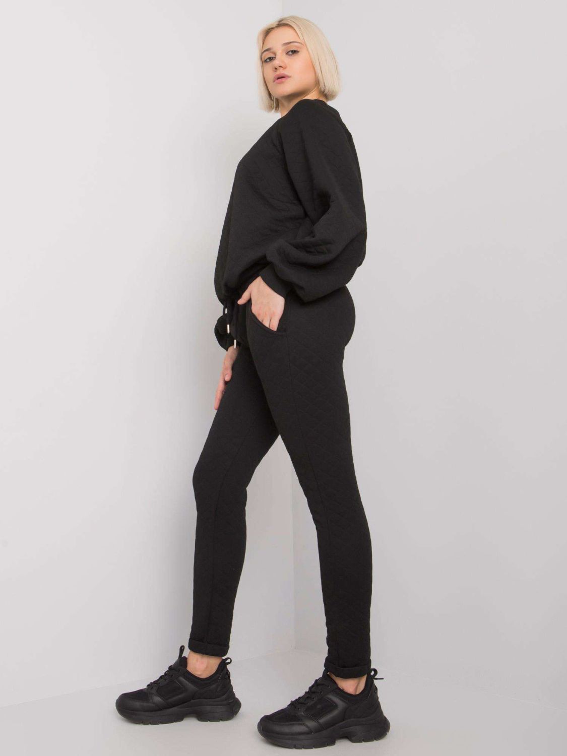 Stylisches schwarzes Set