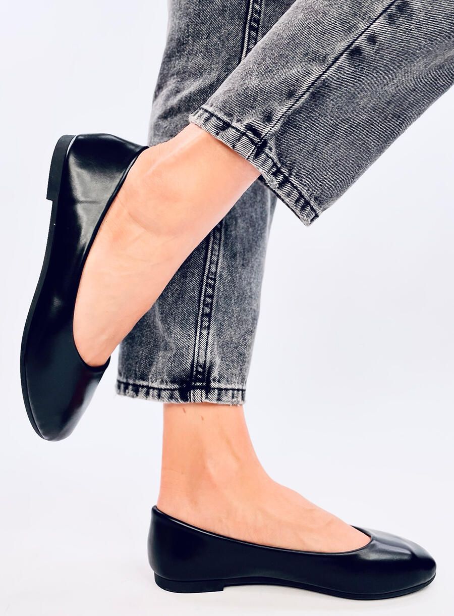 Ballerinas aus Leder Schwarz