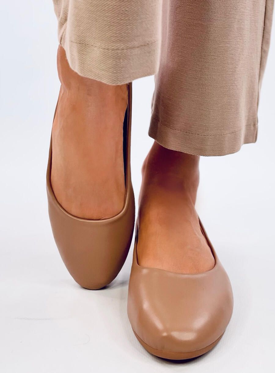 Ballerinas aus Leder Beige