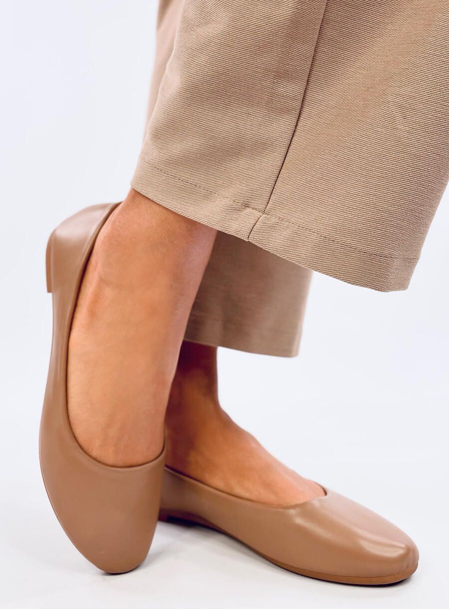 Ballerinas aus Leder Beige