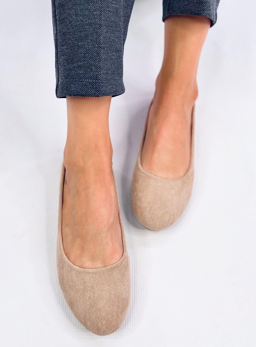 Ballerinas aus Wildleder mit runder Spitze Beige