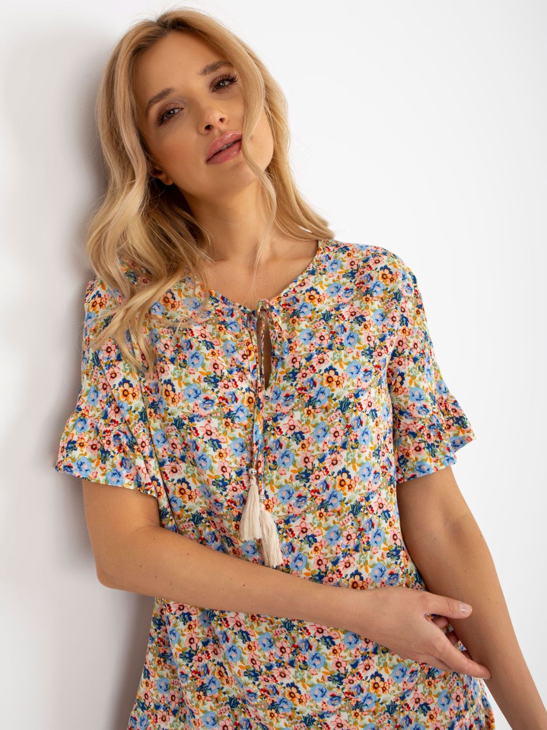 Gelbes lockeres Blumenkleid mit Rüsche SUBLEVEL