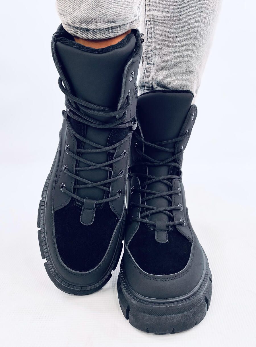 Schwarze warme Winterstiefel