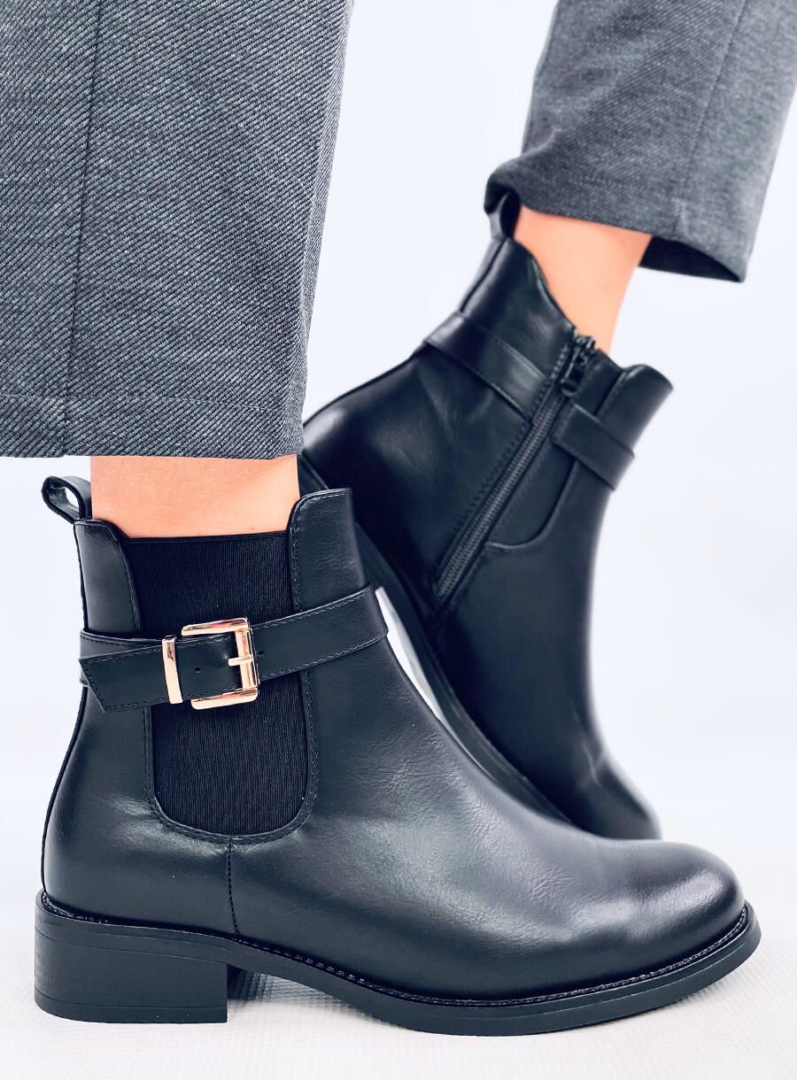 Schwarze Stiefeletten mit goldener Schnalle