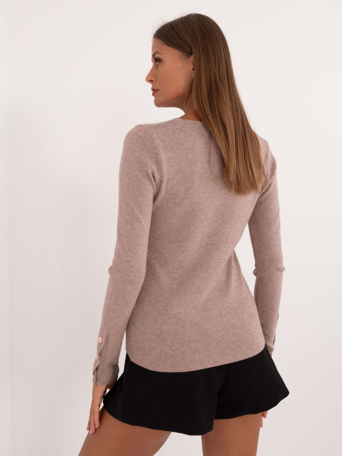 Beiger Pullover mit langen Ärmeln