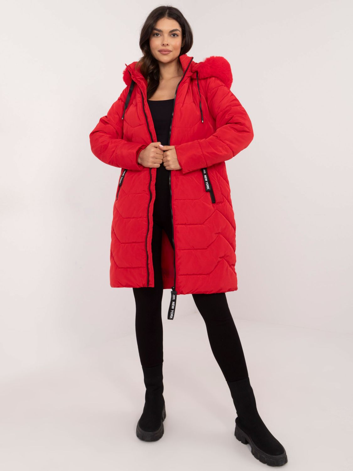 Stylische rote Winterjacke