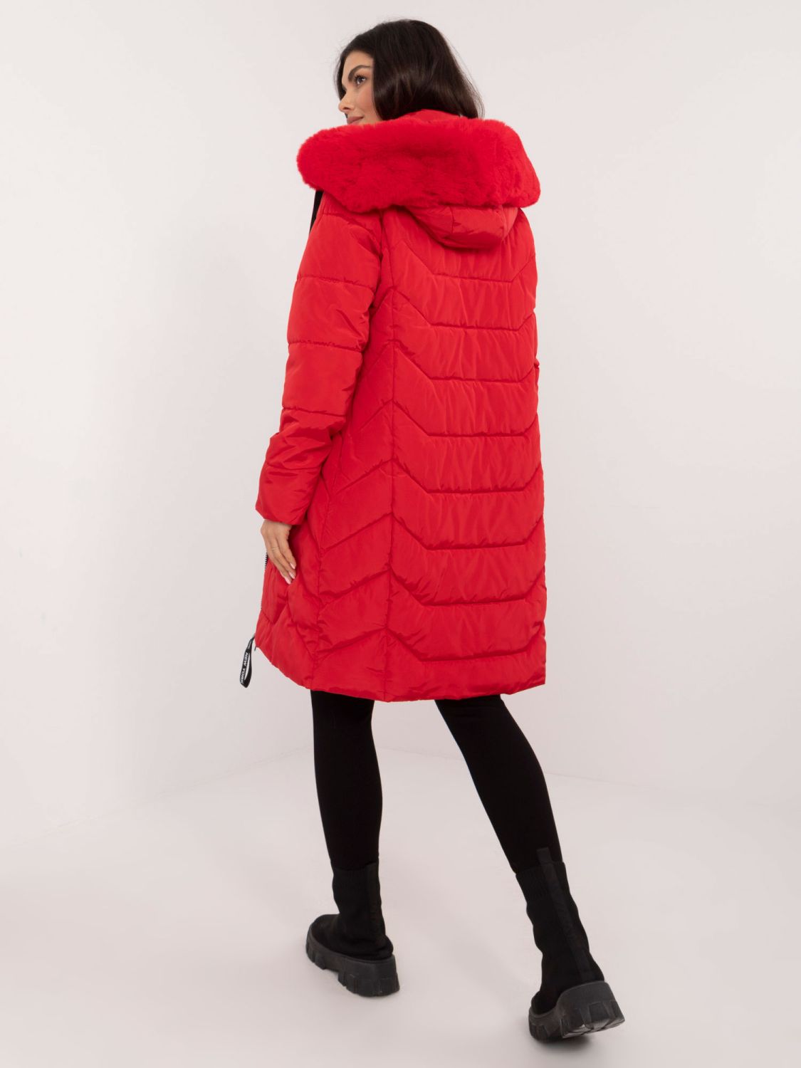 Stylische rote Winterjacke