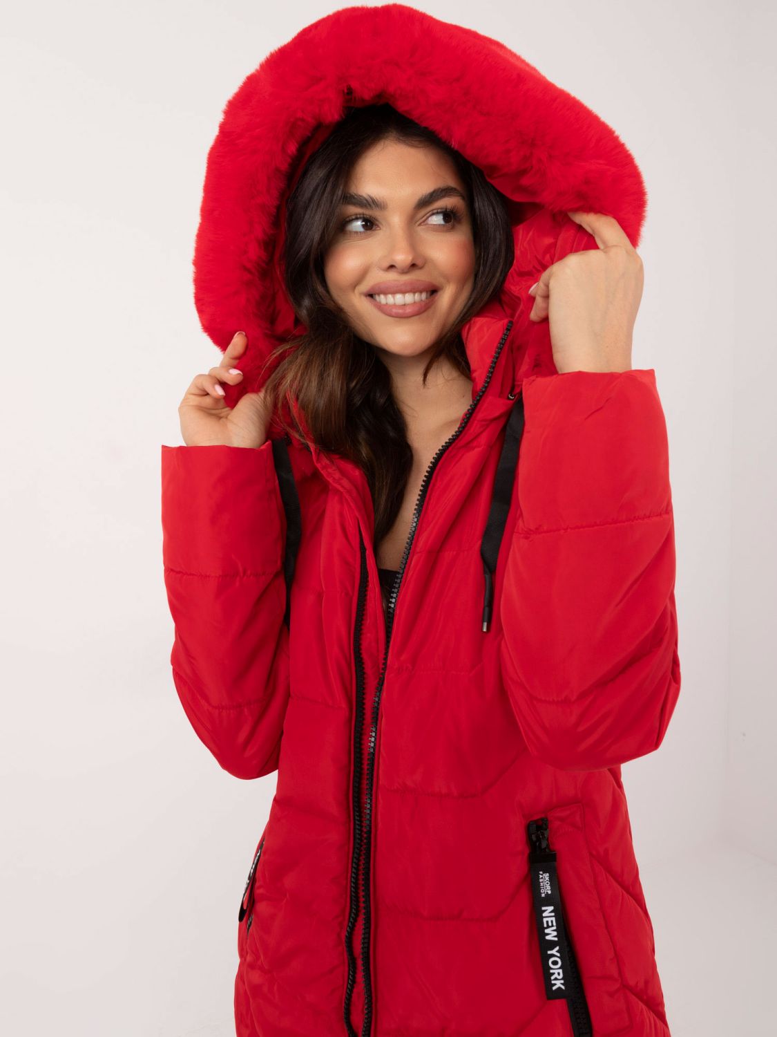 Stylische rote Winterjacke