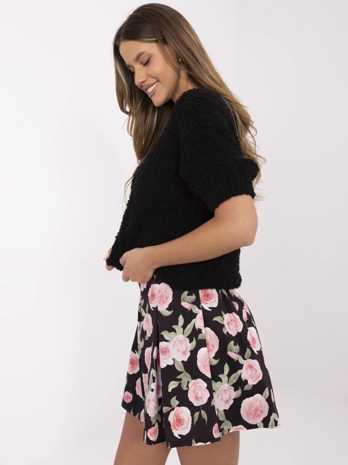 Elegante schwarze Shorts mit Blumenmuster