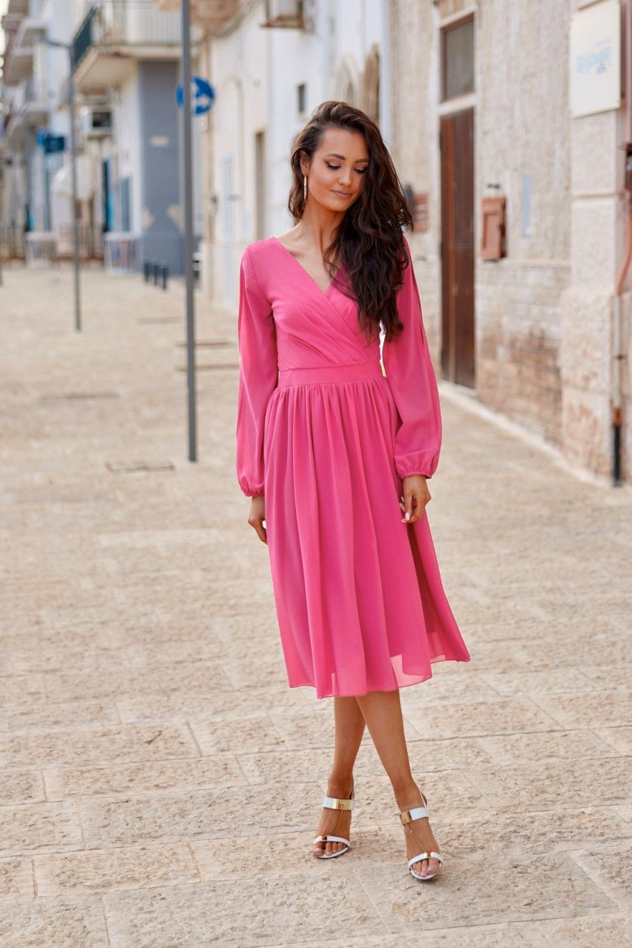 Ausgestelltes Kleid mit Wickelausschnitt und langen Ärmeln in Amaranth