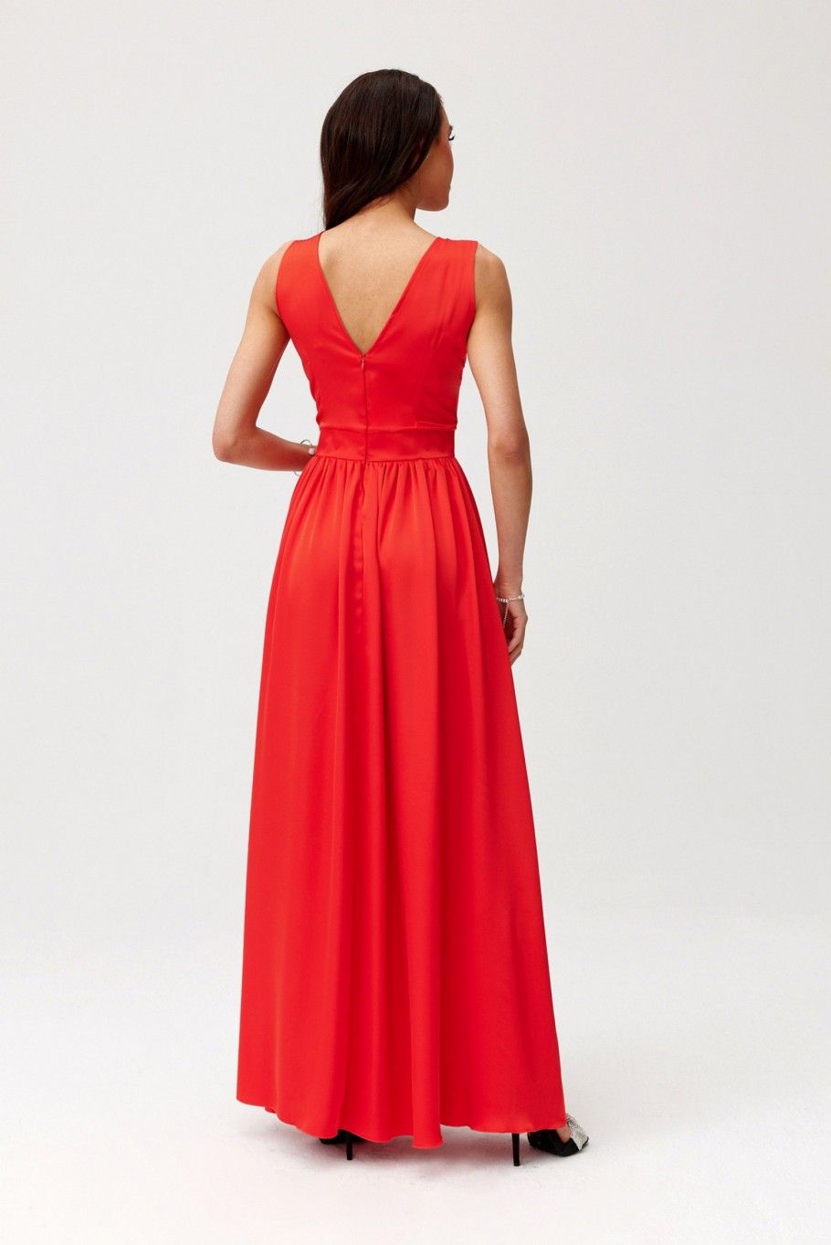 Satin-Maxikleid mit dekorativer Rose, rot