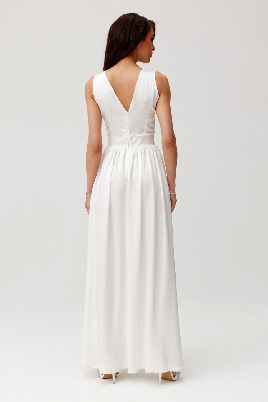 Satiniertes Maxi-Kleid mit Zierrose in Ecru