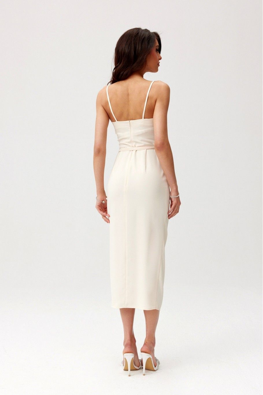 Midi-Kleid mit Drapierung und Zierrose in hellem Beige