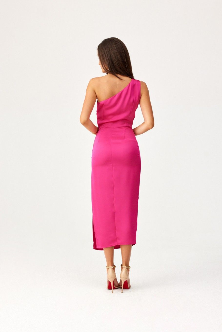 Satiniertes Midi-Kleid mit einem Schulterträger in Amaranth