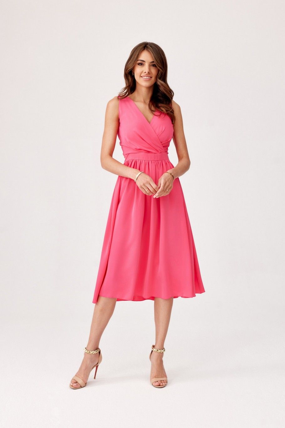 Midi-Kleid mit Wickelausschnitt und breiten Trägern in Amaranth