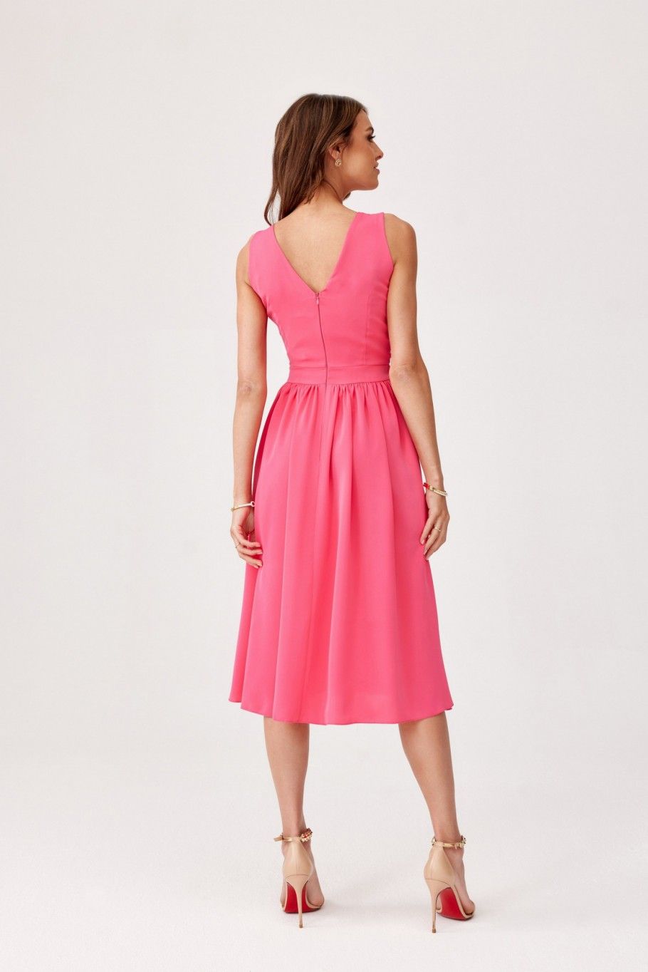 Midi-Kleid mit Wickelausschnitt und breiten Trägern in Amaranth