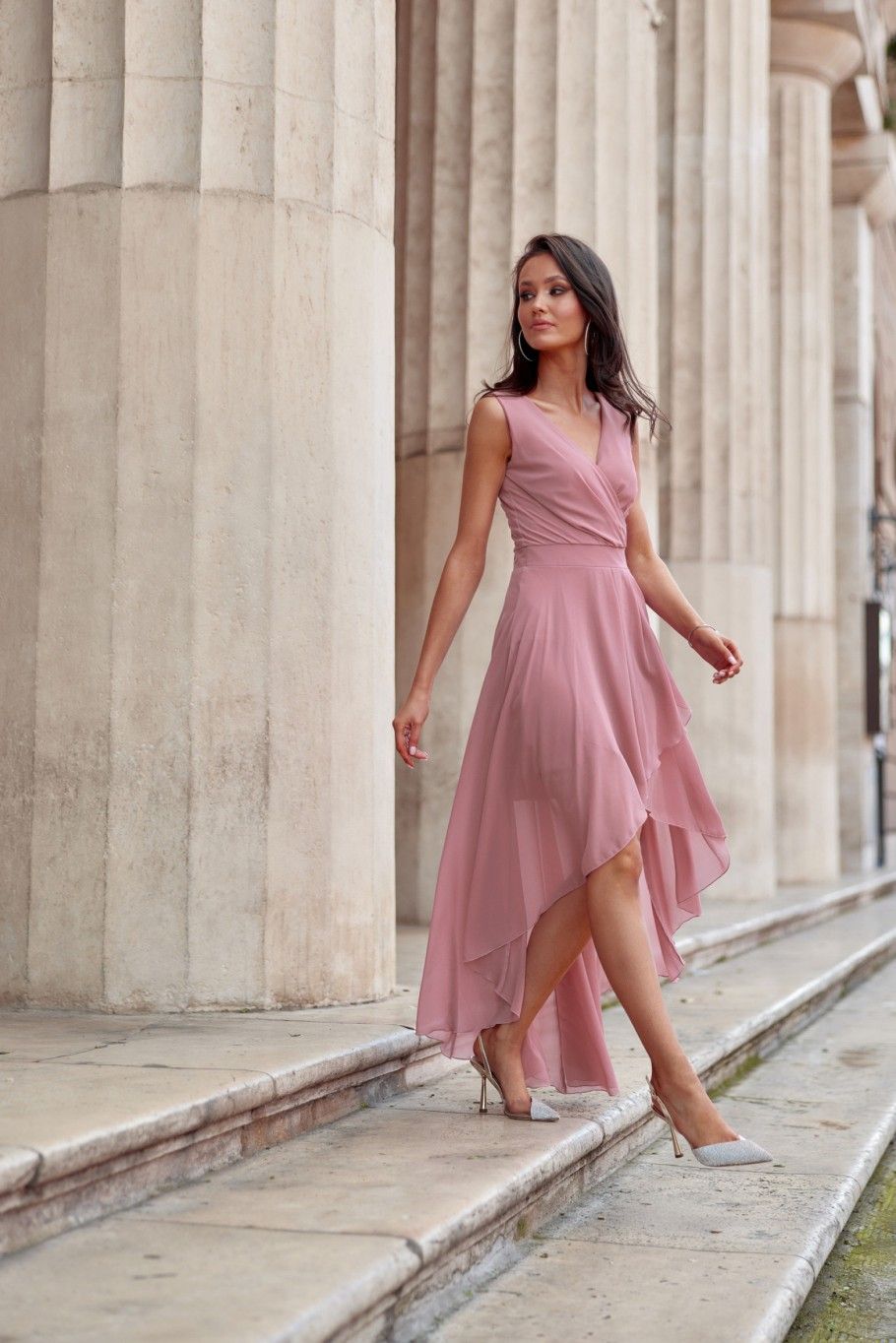 Asymmetrisches Kleid mit Wickelausschnitt in dunklem Rosa