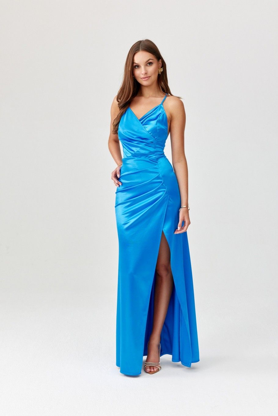 Langes Kleid mit offenem Rücken und Trägern, Satin, kornblumenblau