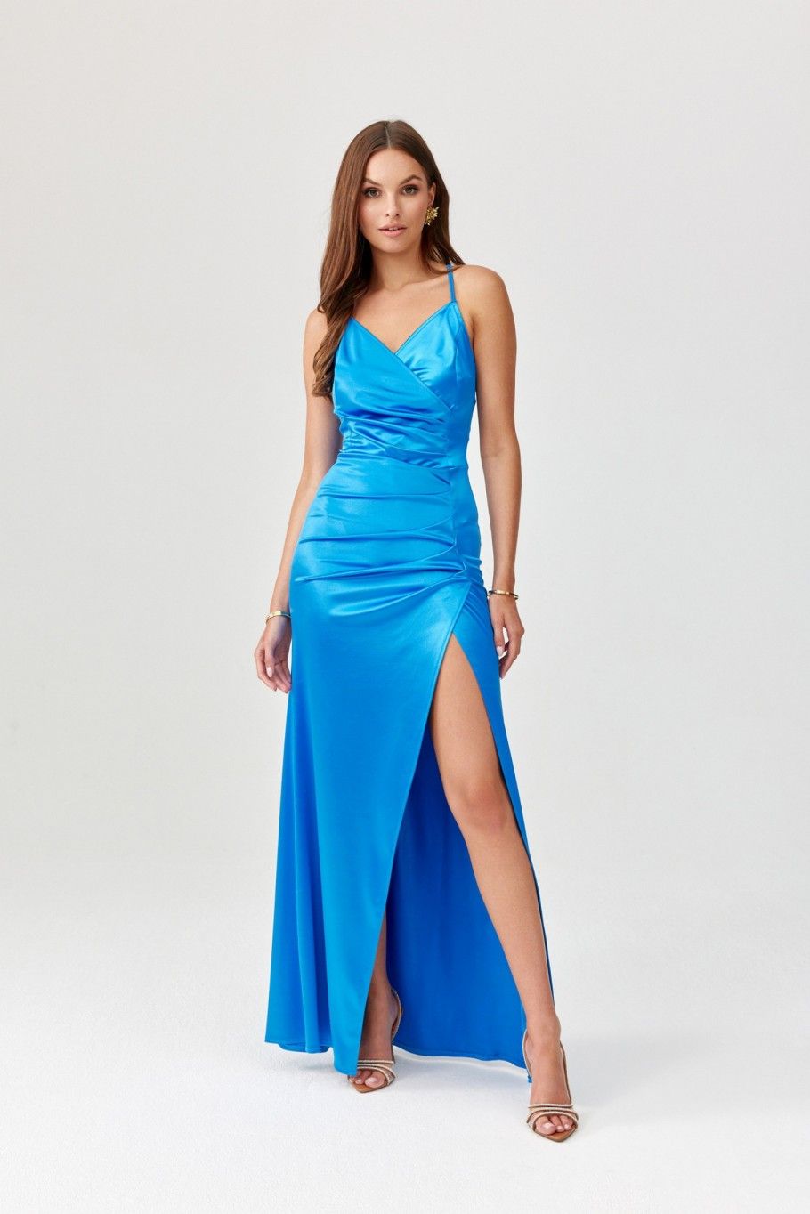 Langes Kleid mit offenem Rücken und Trägern, Satin, kornblumenblau