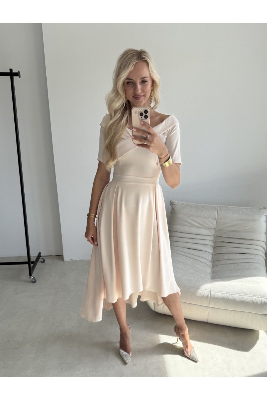 Midi-Kleid in Vanillefarbe