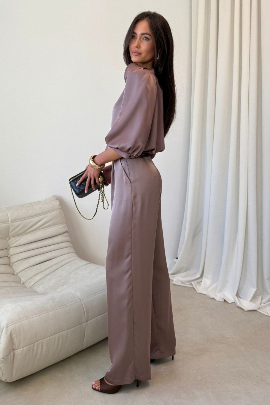 Braune Bluse Giana mit Rosenapplikation