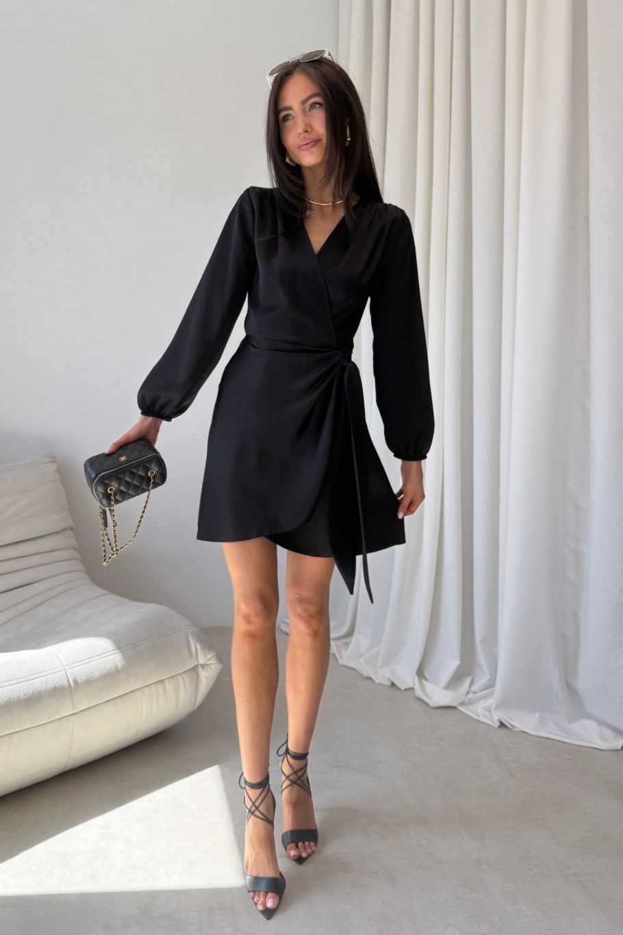 Schwarzes Catlin Mini-Wickelkleid