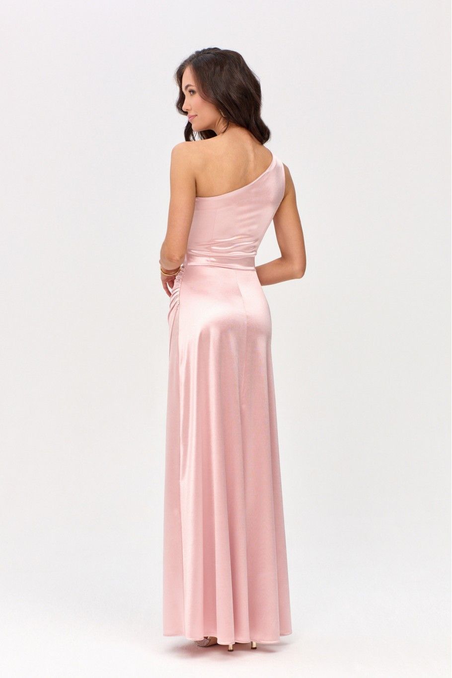 Satiniertes Maxi-Kleid mit einem Schulterträger in Rosa