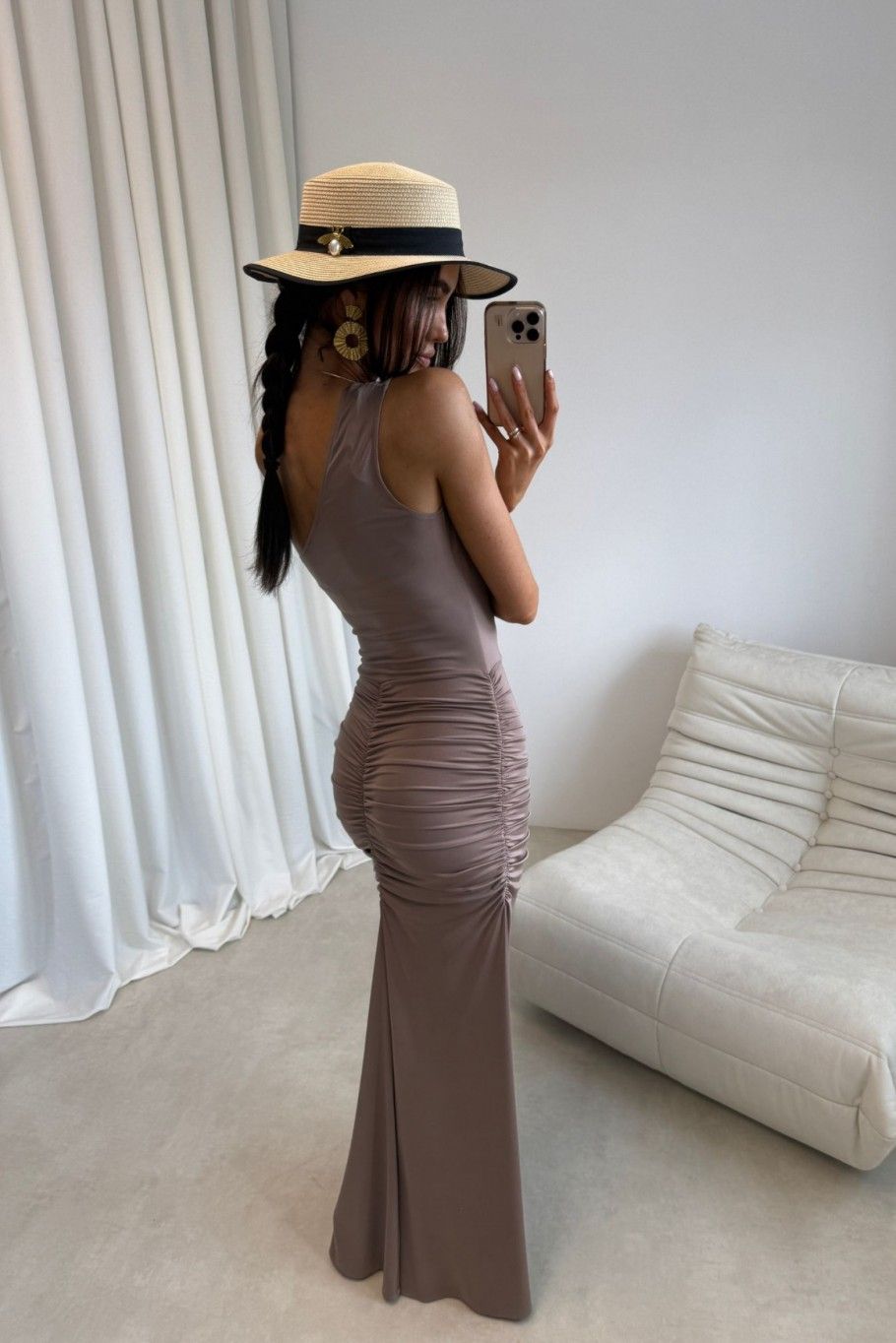 Maxikleid in hellem Braun mit Beinschlitz