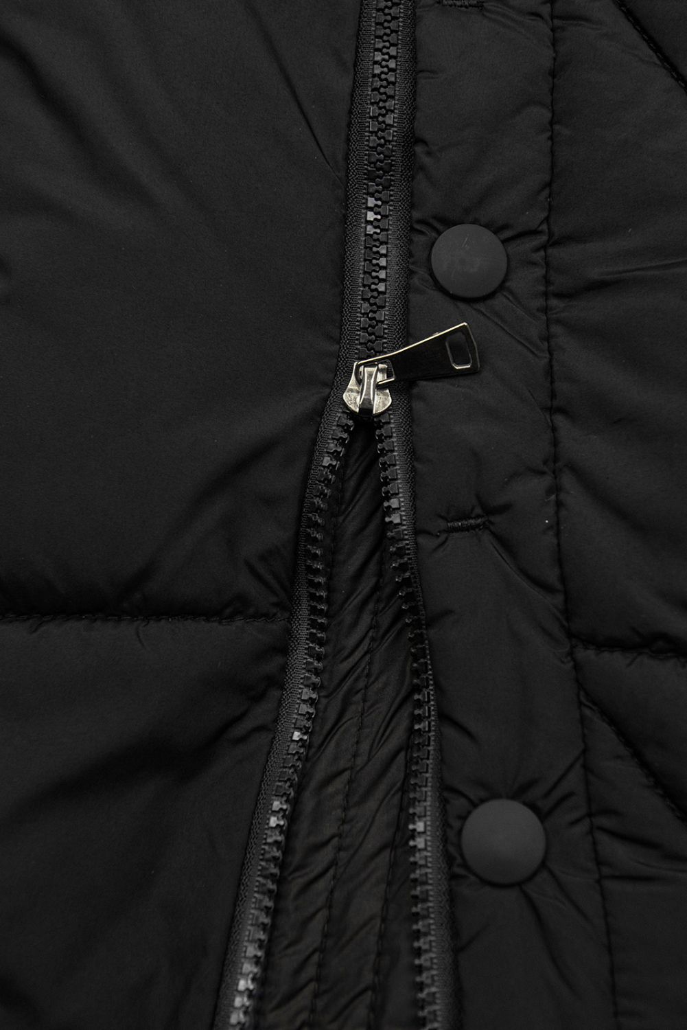 Steppjacke mit Kapuze für den Winter Schwarz