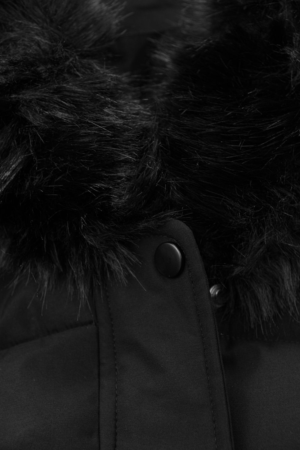 Damen-Winterjacke mit abnehmbarem Kunstfell Schwarz