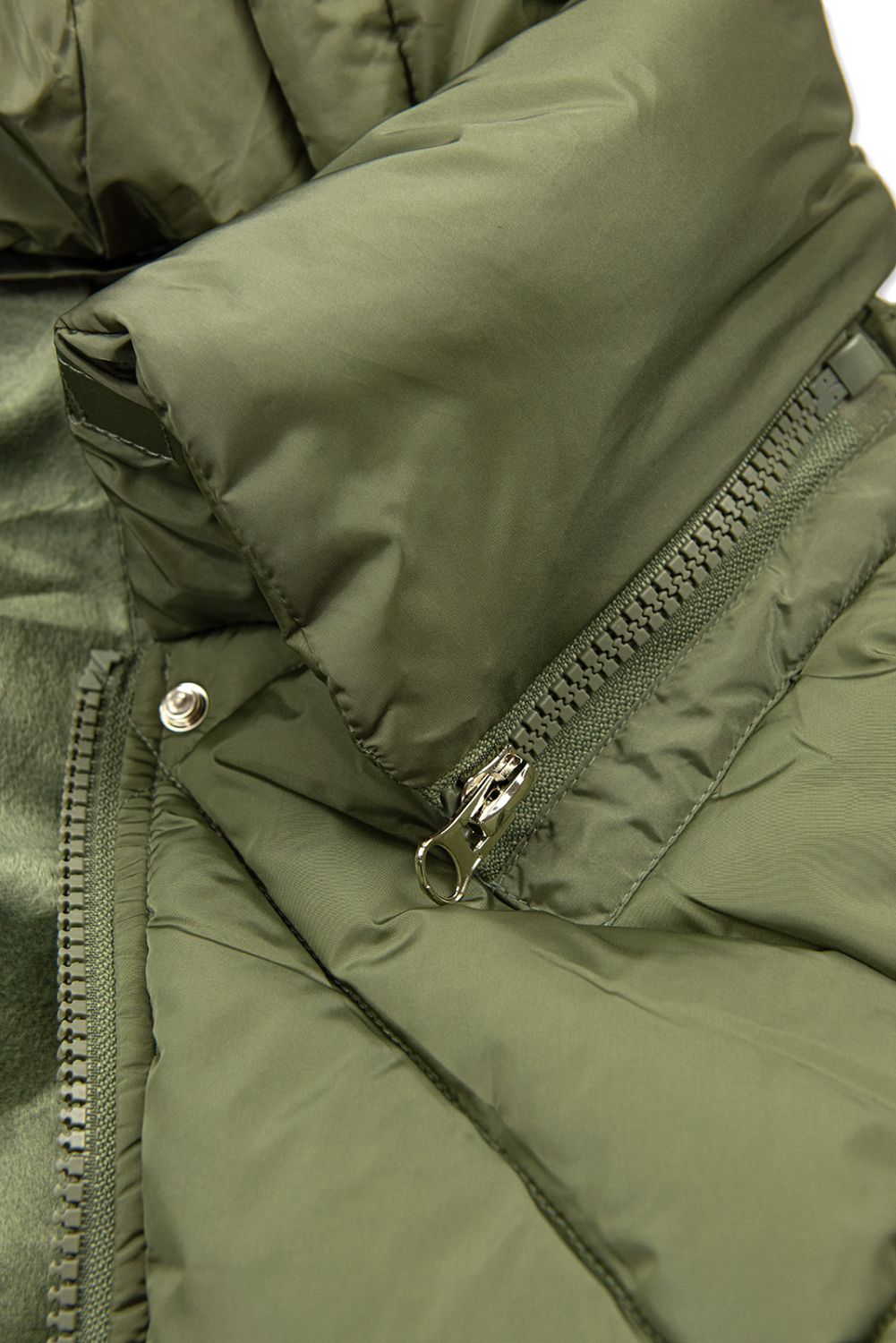 Steppjacke mit hohem Kragen Olivgrün