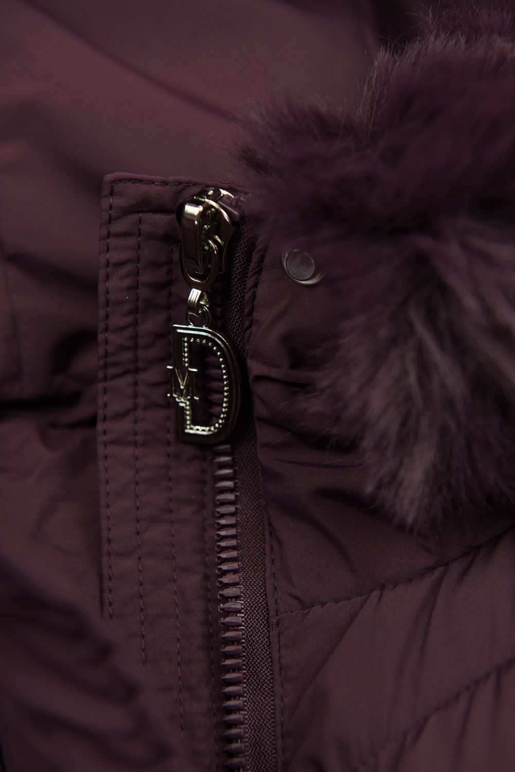 Damen-Steppjacke für den Winter mit Fell – Pflaumenviolett