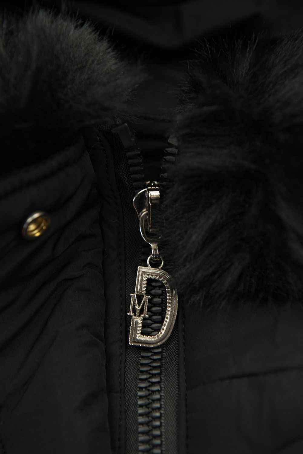 Damen-Steppjacke für den Winter mit Fell – Schwarz