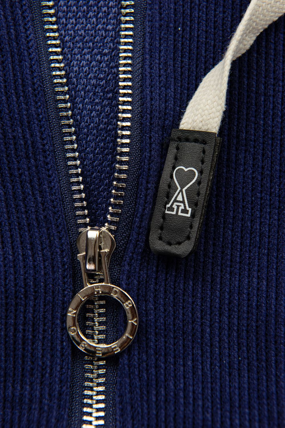 Freizeitanzug mit gemustertem Saum Violett