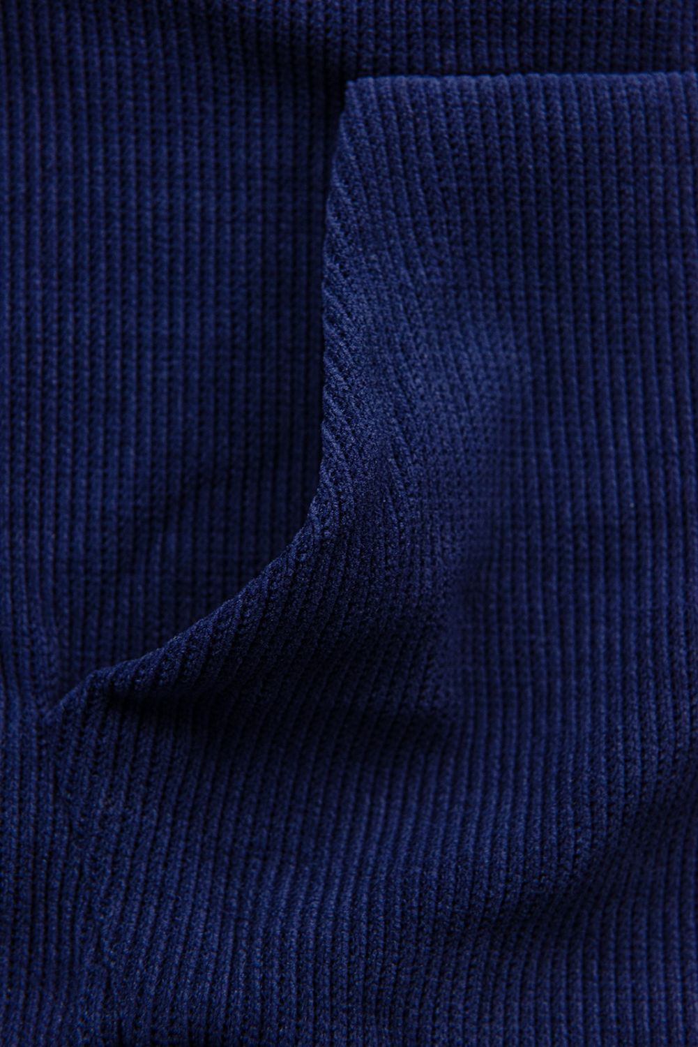 Freizeitanzug mit farbigen Streifen Violett