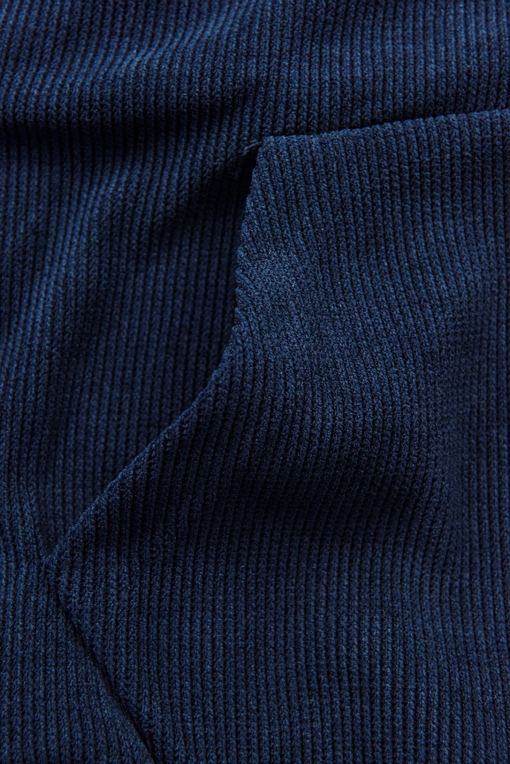 Freizeitanzug mit farbigen Streifen Dunkelblau