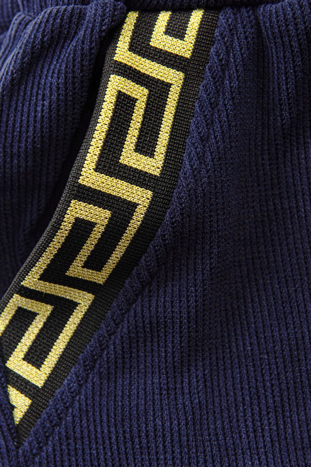 Freizeitanzug mit gemustertem Saum Violett